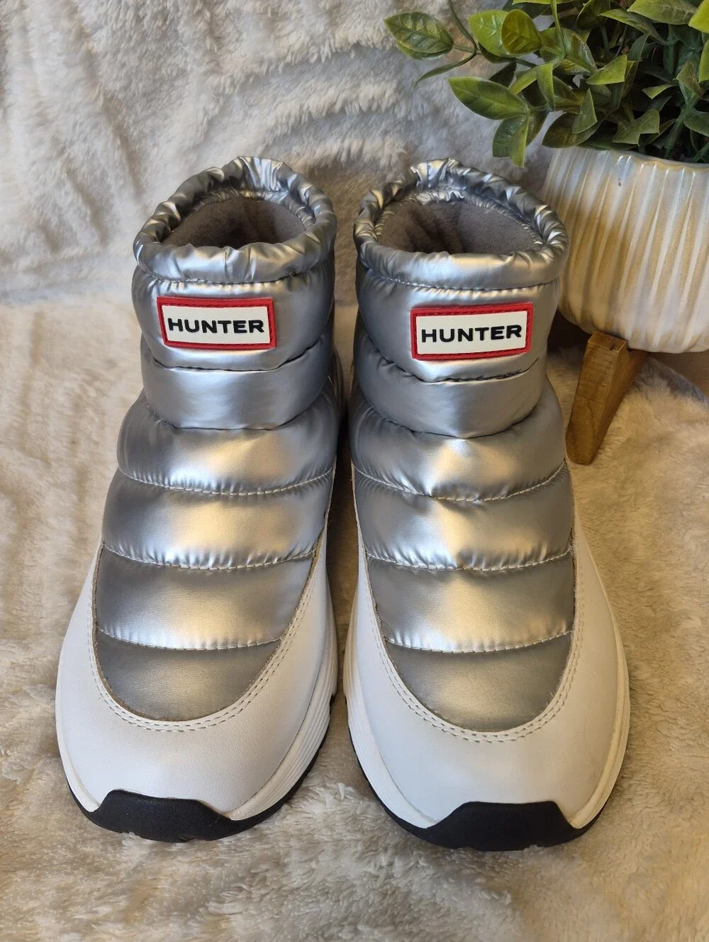 NEW Hunter Anne Waterproof Snow Boots White/Silver Pull On Quilted Women's Sz 9